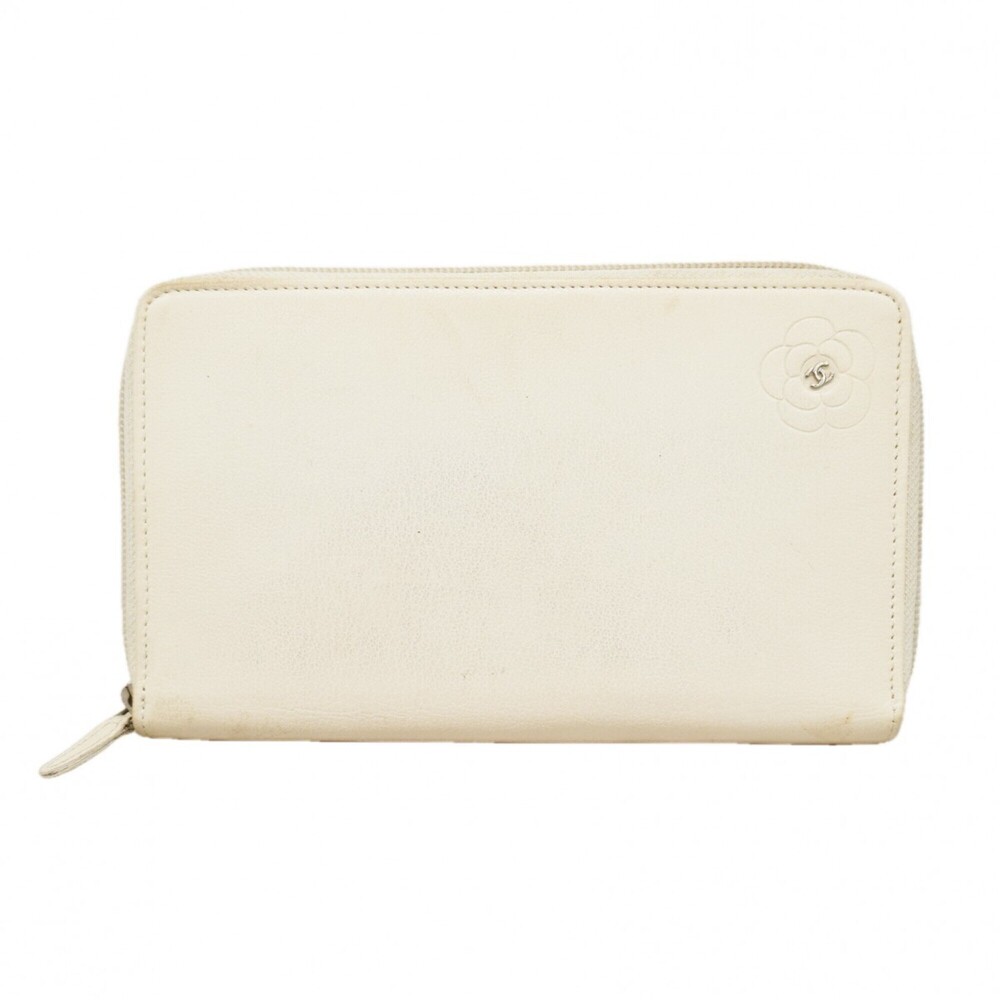 CHANEL White Leather Wallet
